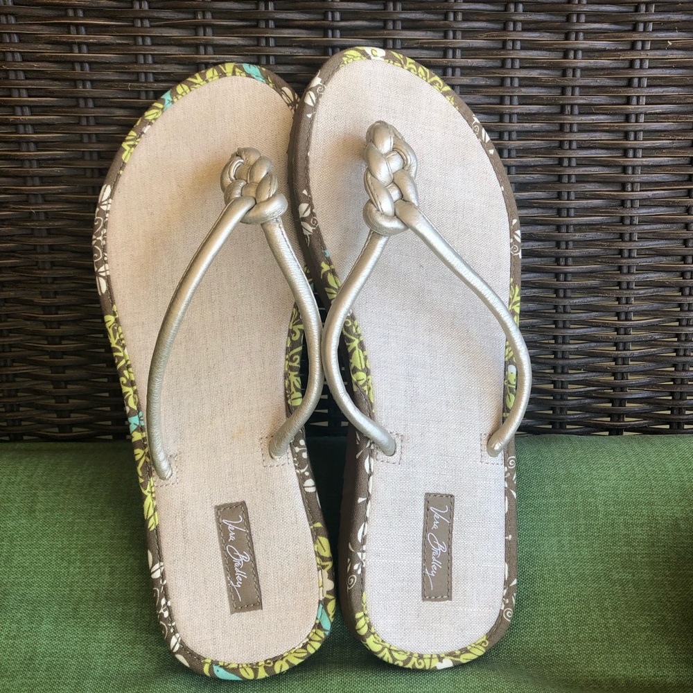 NWOT Vera Bradley Thong Floral Sandals Size M